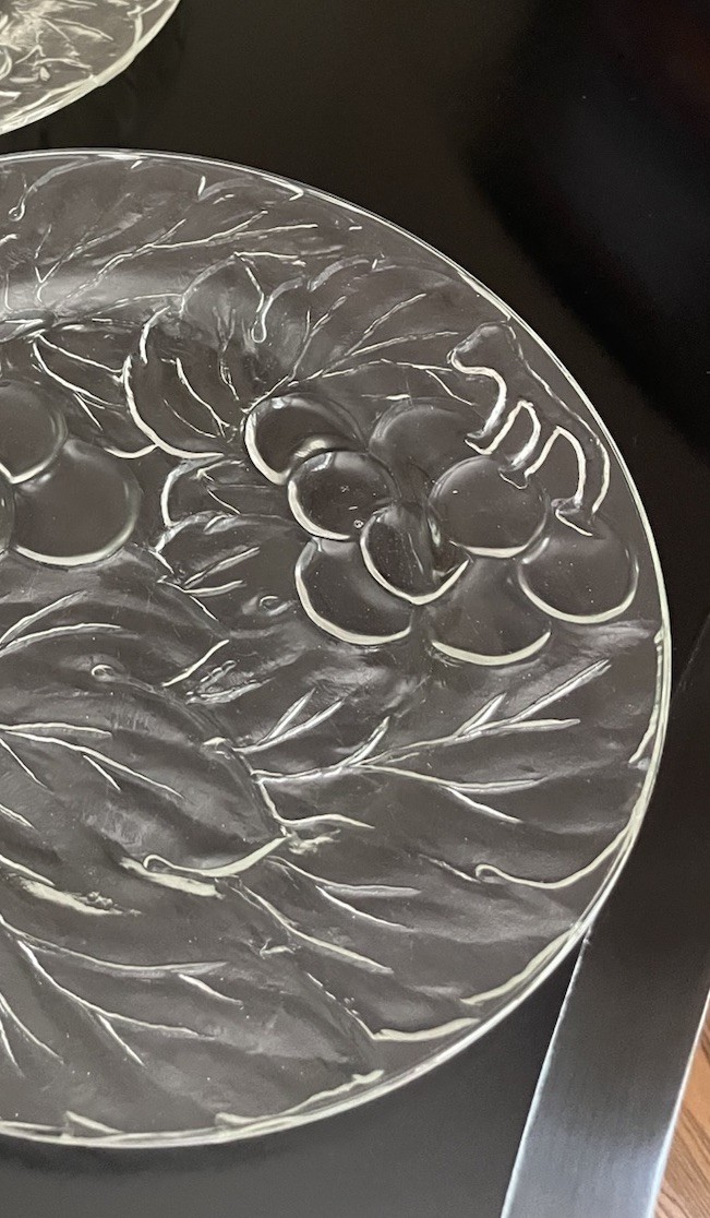 Vintage KIG Indonesia Grapes Leaves Clear Glass Dinner Plates 6 qty 10-3/8″ EVPC