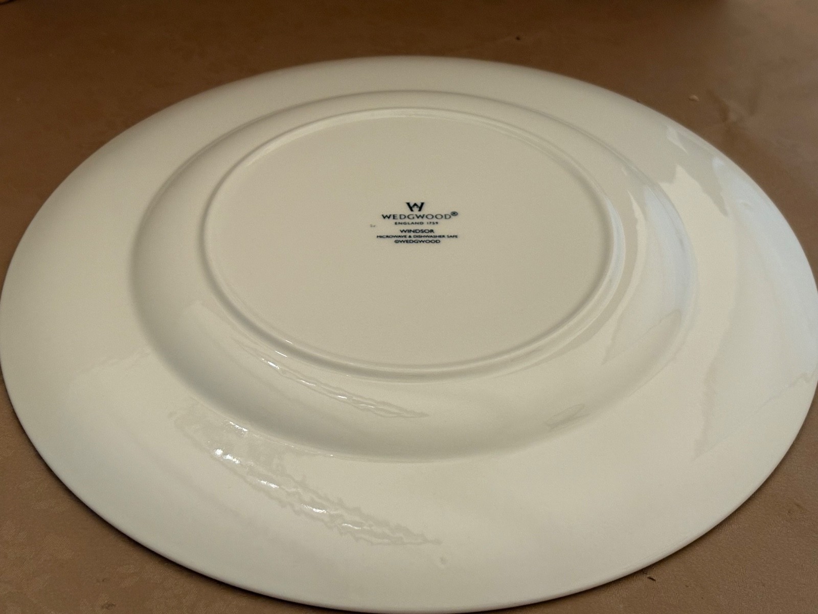 WEDGWOOD * WINDSOR * (3) Dinner Plates / WHITE IVORY – SET (s) of 3 PLATE – DOTS