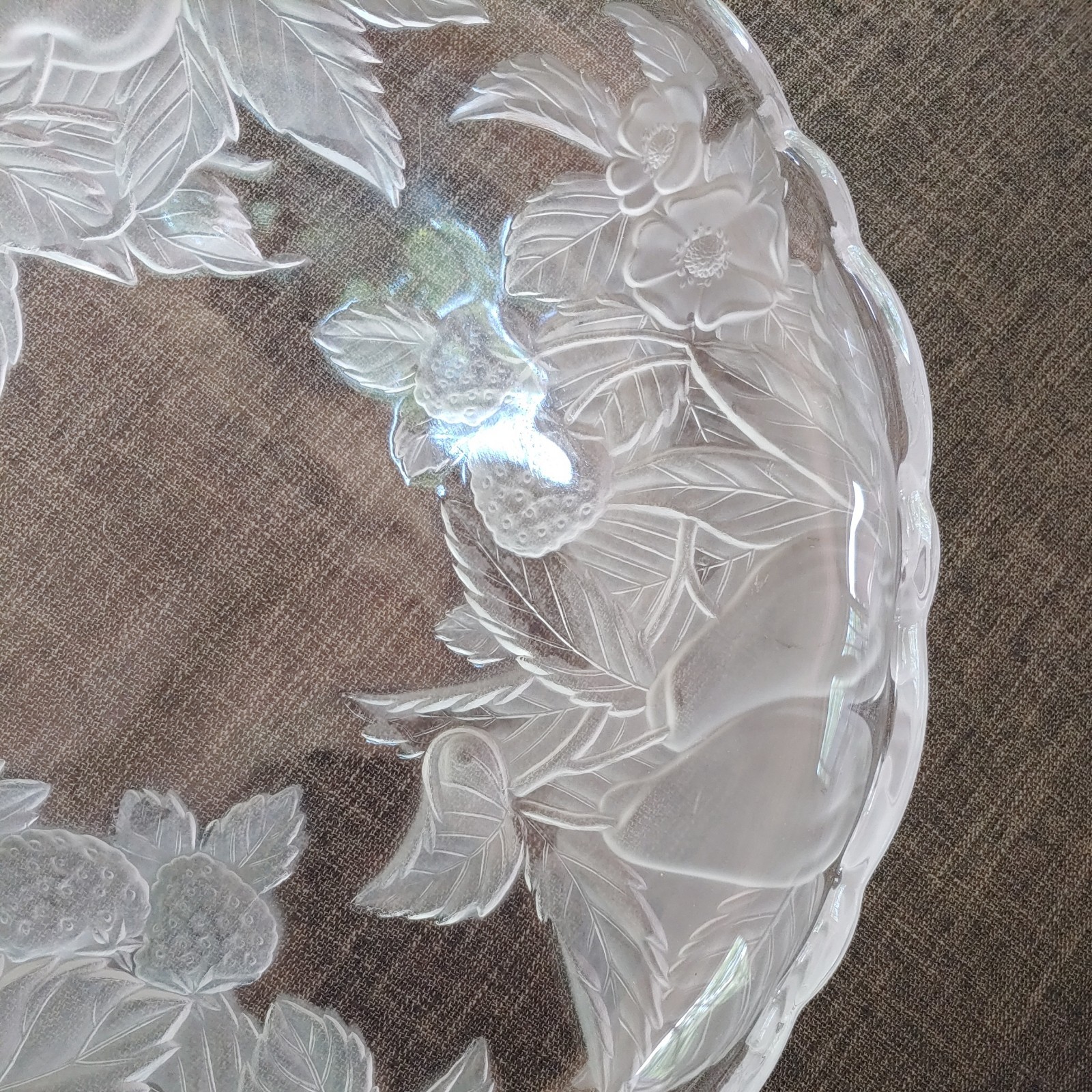 Vintage 14” Berries & Grapes Serving Platter Clear & Frosted