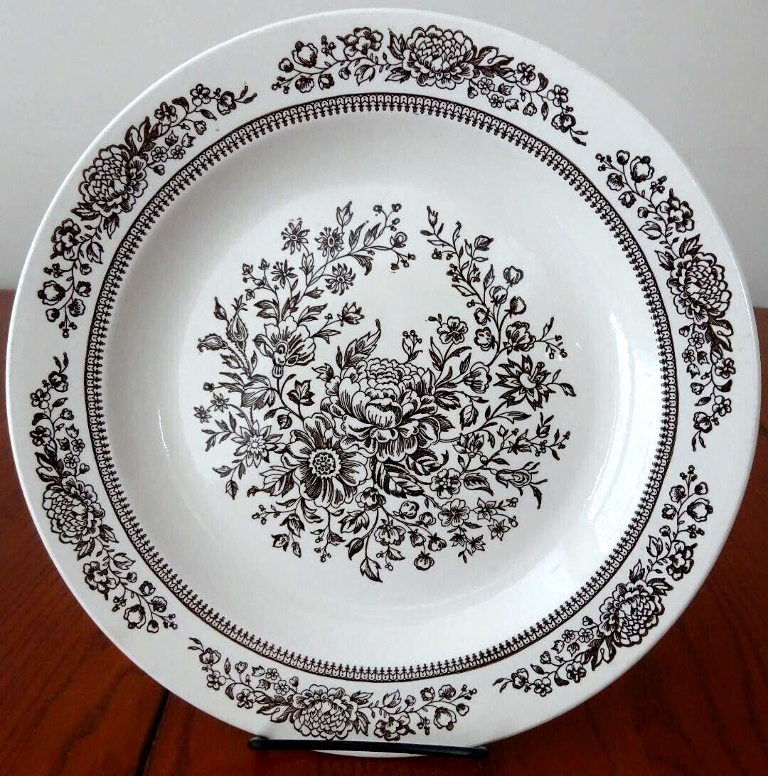 **SUSSEX 11 ½” ROUND PLATTER ROYAL CHINA-US13-G