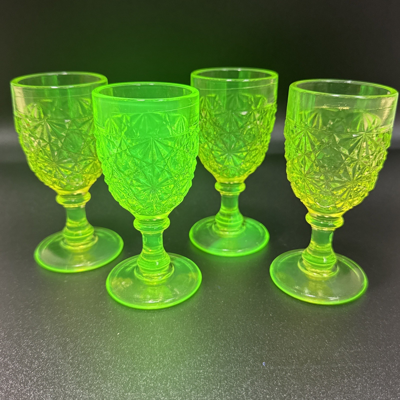 VTG 4” Uranium Vaseline Glass Goblet Daisy & Button Pattern UV Glow Lot Of 4