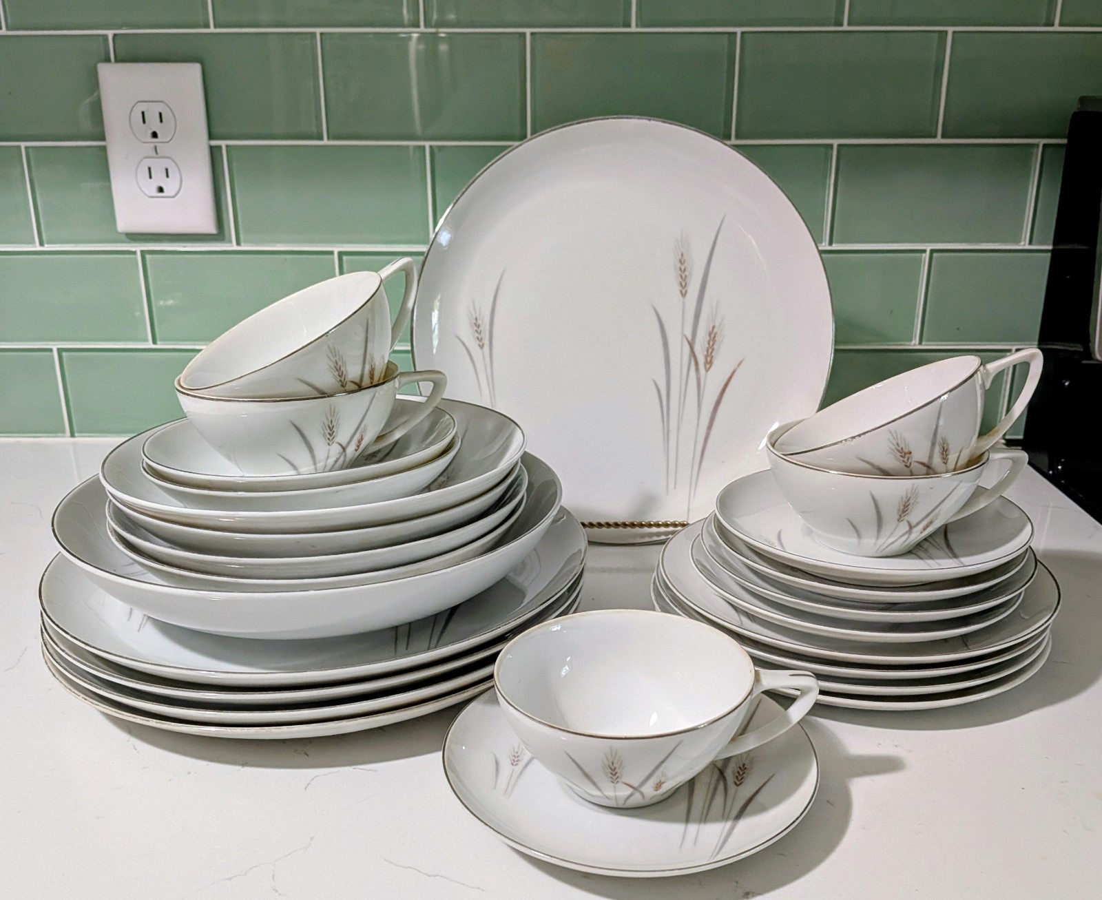 24 pc Set Of Vtg Fine China Japan Platinum Wheat Pattern No Chips Or Cracks