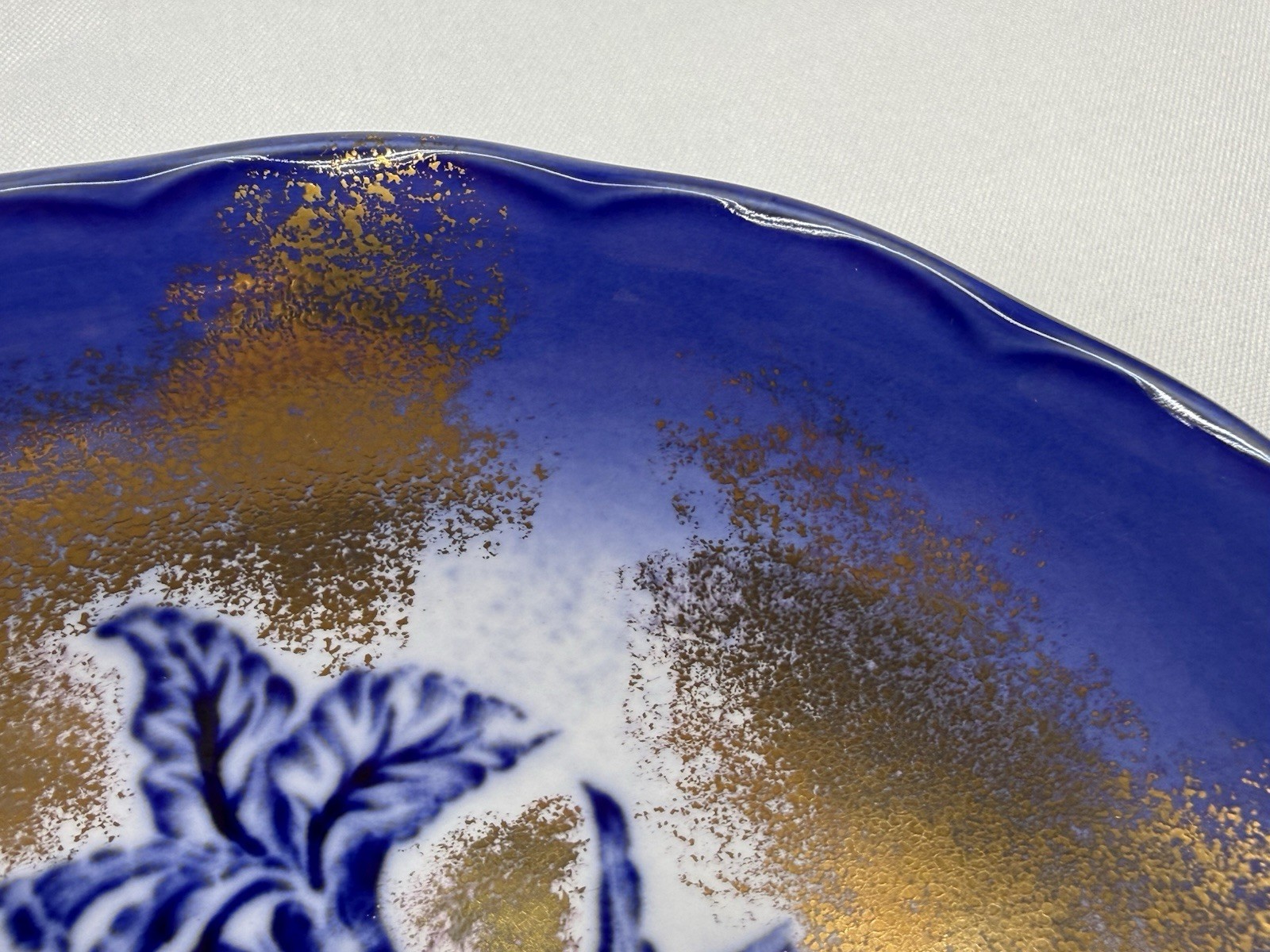 Vintage Victoria Ironstone Flow Blue Iris Bowl Staffordshire England Gilt 6.75″