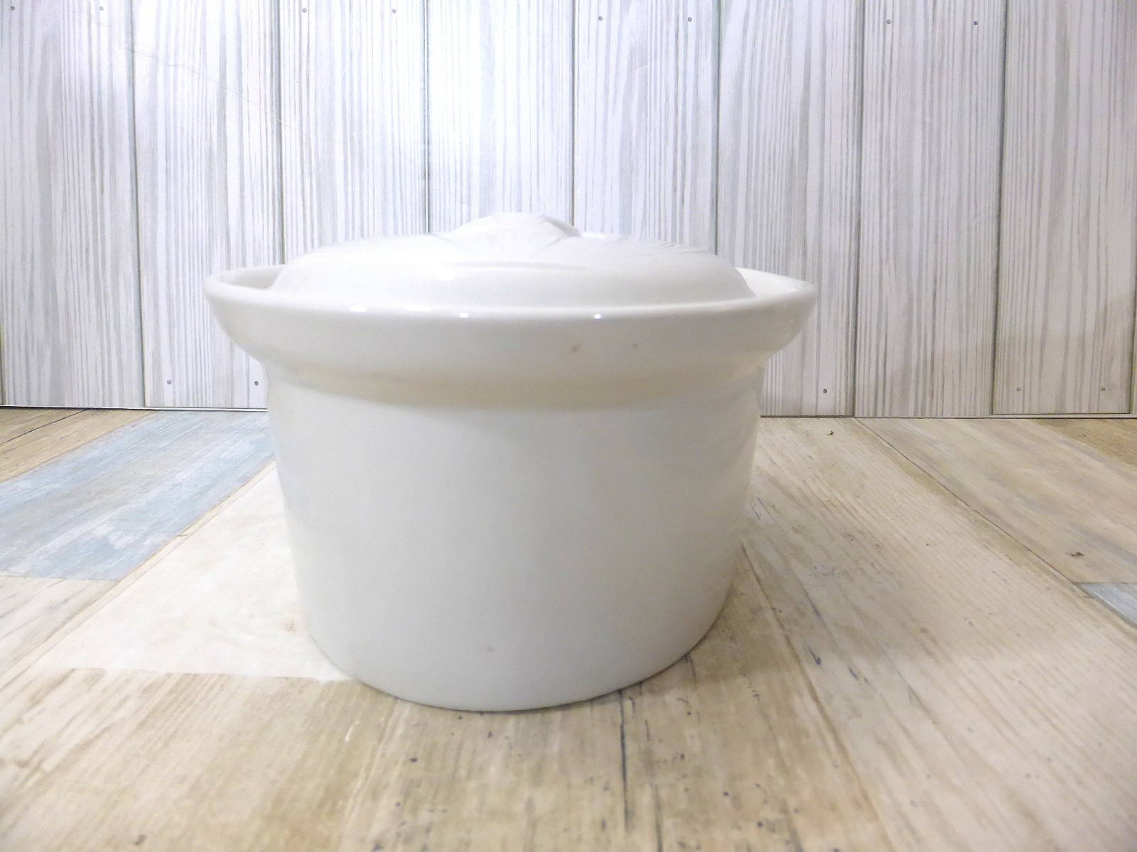 Apilco Covered White Ceramic Casserole 8 Inches x 3 1/8 Inches Pre-Owned