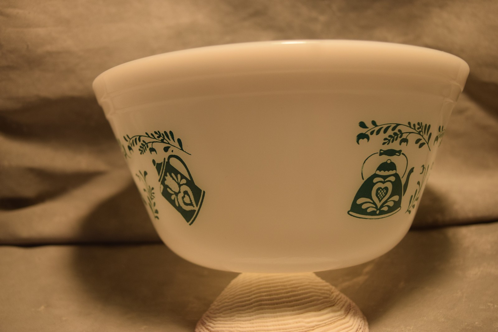 Federal Glass Mixing Bowl. Heat Proof, Homestead/Scandinavian Pattern