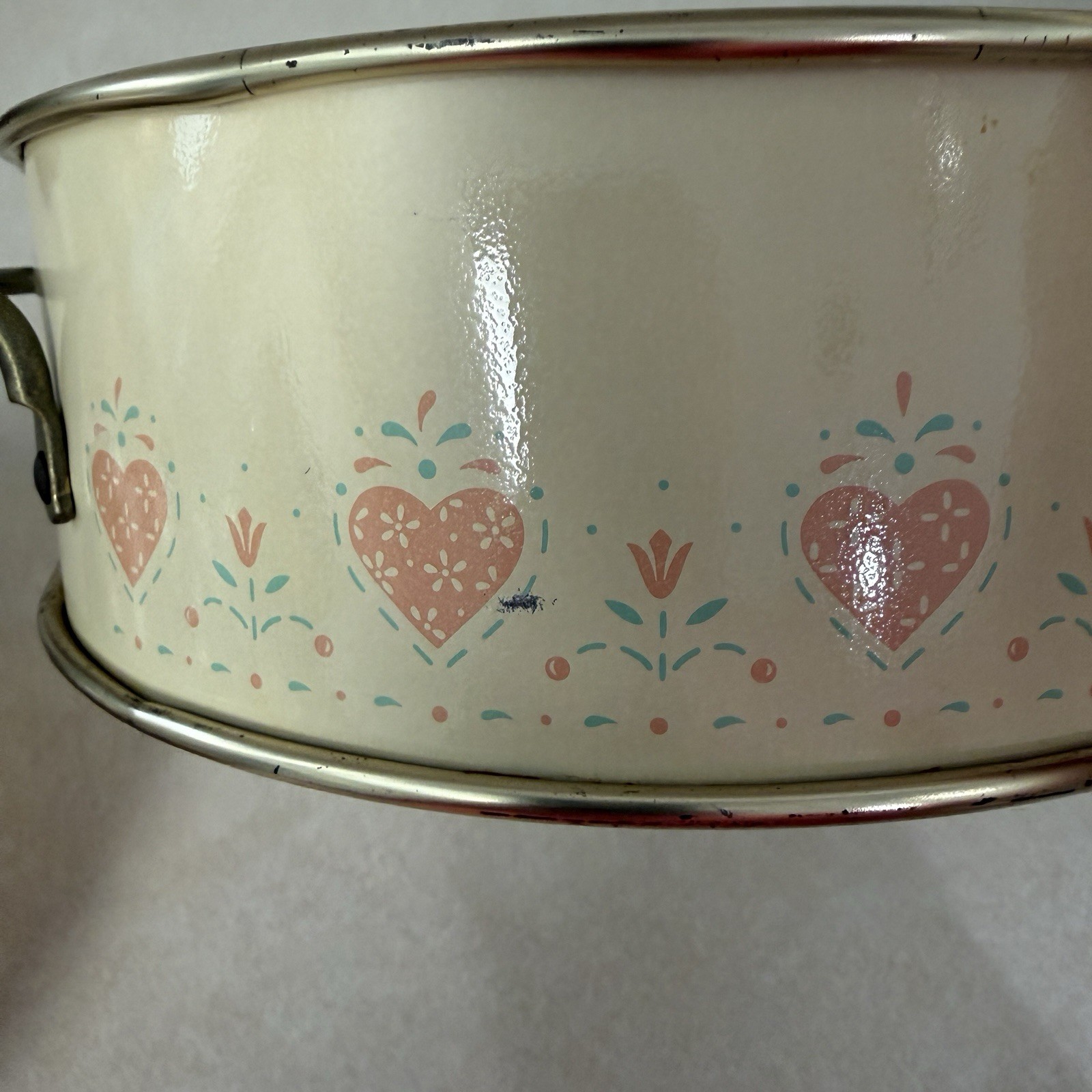 Corelle FOREVER YOURS Pink Hearts Metal Base Holder Pyrex 2 QT Casserole Corning