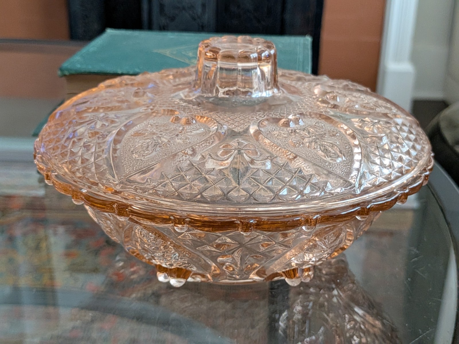 Vtg Pink Heart Art Dainty Pressed Glass Candy Dish Kig Malaysia Covered Bowl