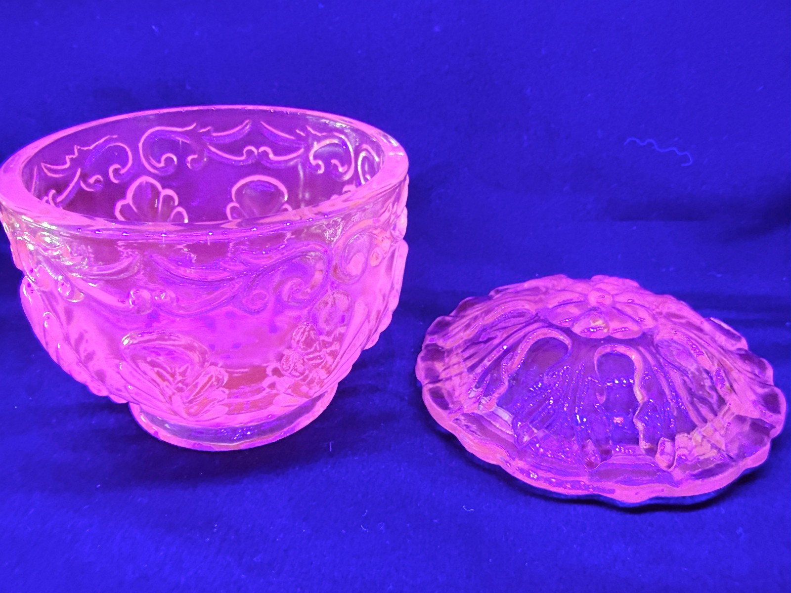 Teal Green Vaseline Uranium glass covered candy dish coffee sugar jar powder box