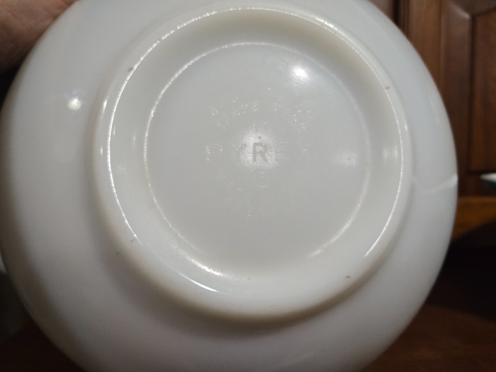 Pyrex 443 (2.5 Qt) & 444 (4 Qt) Snowflake Blue Garland Mixing Bowls – Read