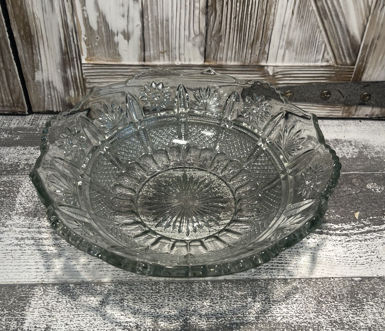 Large Vintage Clear Pressed Glass Starburst Center Piece Bowl 10” Mid -Century