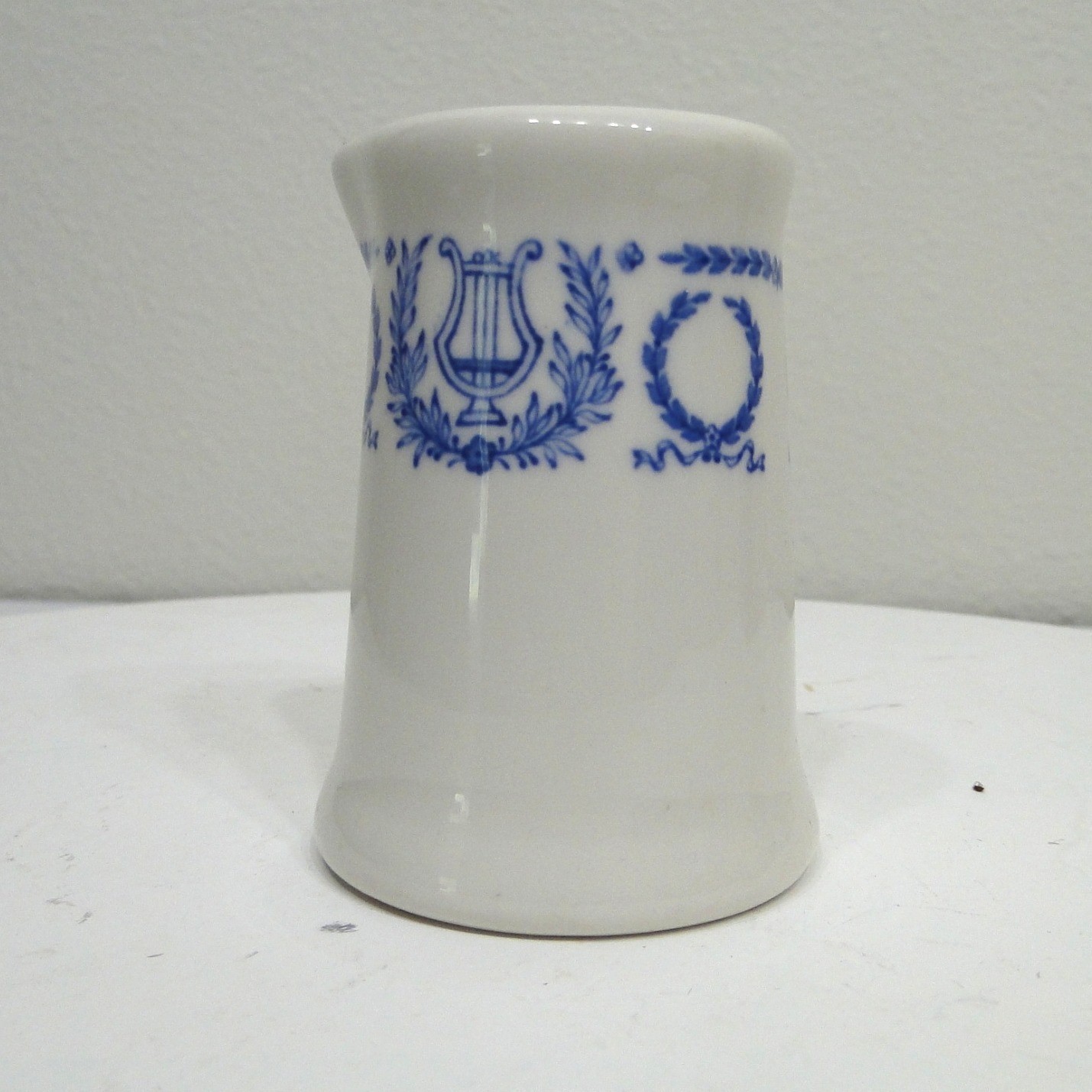 Vintage Syracuse #51500 Morrison Cafeteria Lyre Laurel Wreath Blue White Creamer