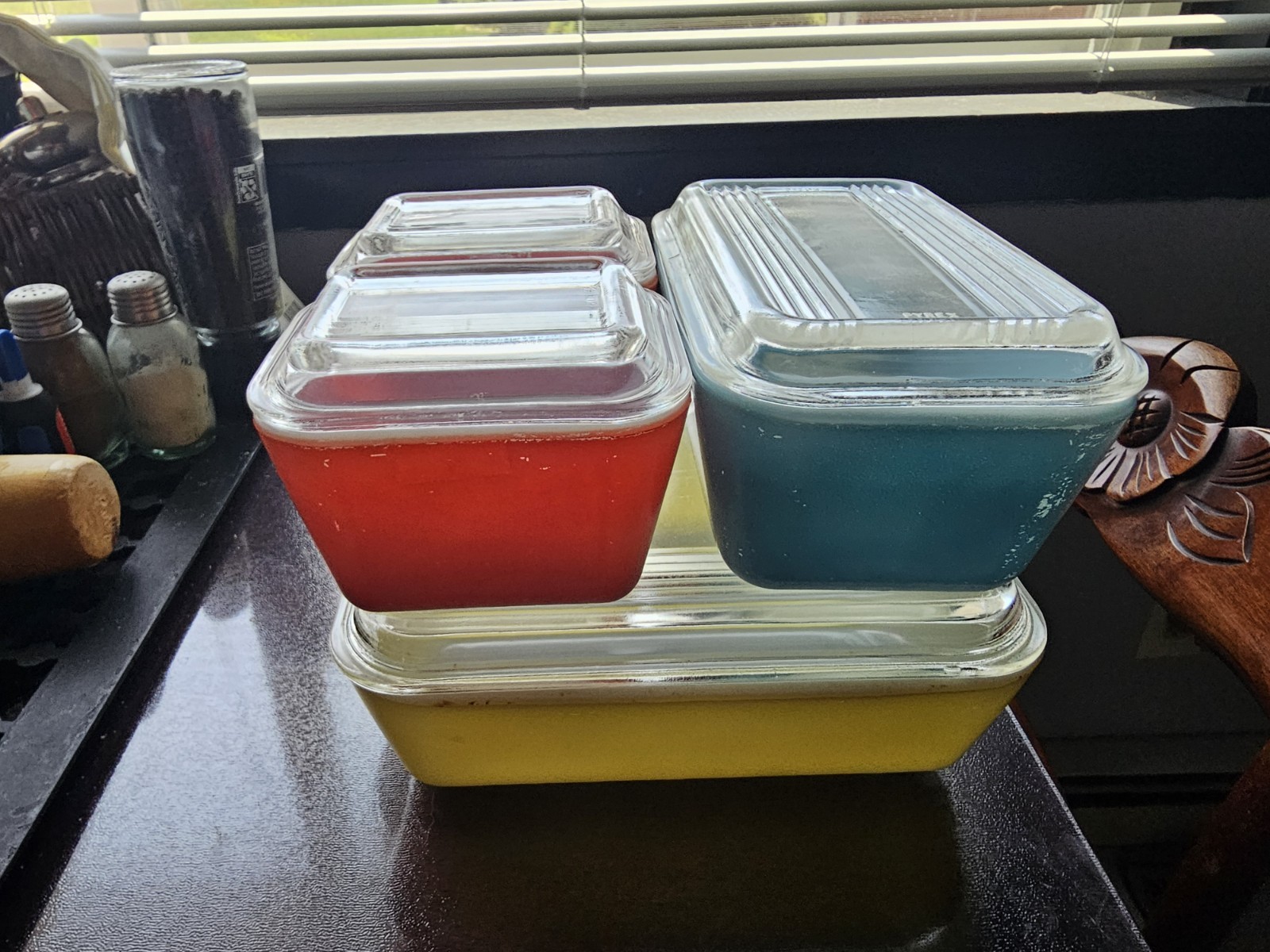 VTG 1950’s PYREX 8 pc Refrigerator Dish Set Primary RED-BLUE-YELLOW W/LIDS EUC