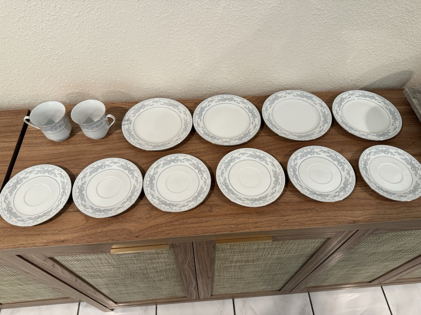 Vintage Somerset by NL Excel 12 Pieces