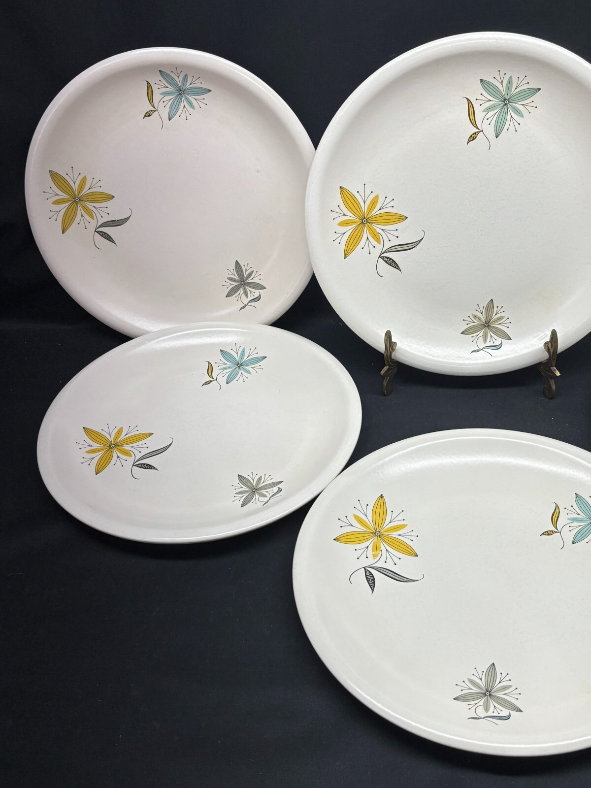 Set of 6 ~ W. S. George “ATOMIC FLOWERS” Dinner Plates ~ 10 3/8″