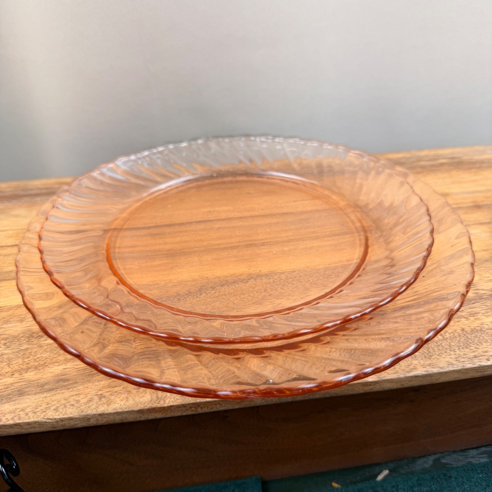 Arcoroc France Rosaline Pink Swirl Glass Plates Set of 2 Vintage 7.75in, 9in