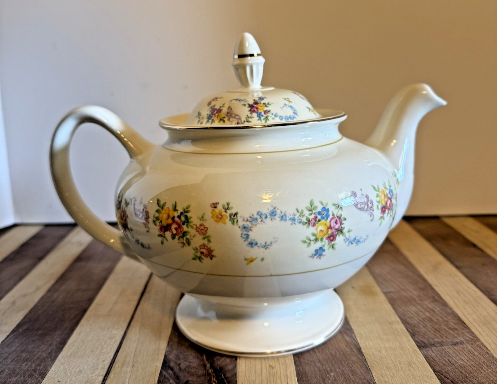 Vintage 1940 Porcelain Teapot “Ferndale” Design by Homer Laughlin Fine China