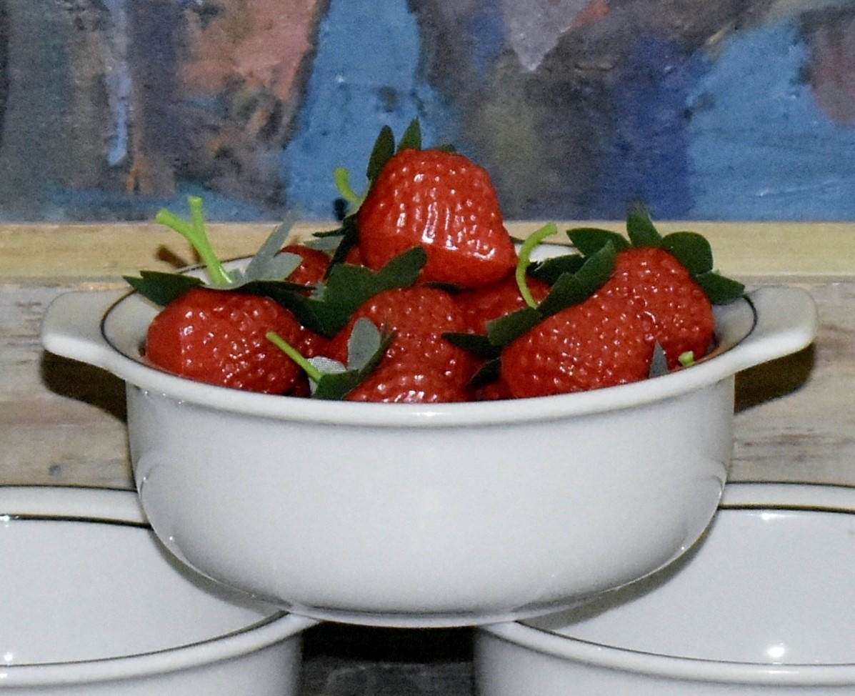 Vintage Arabia Finland Set Of 3 Lugged Cereal, Fruit , Soup Bowls