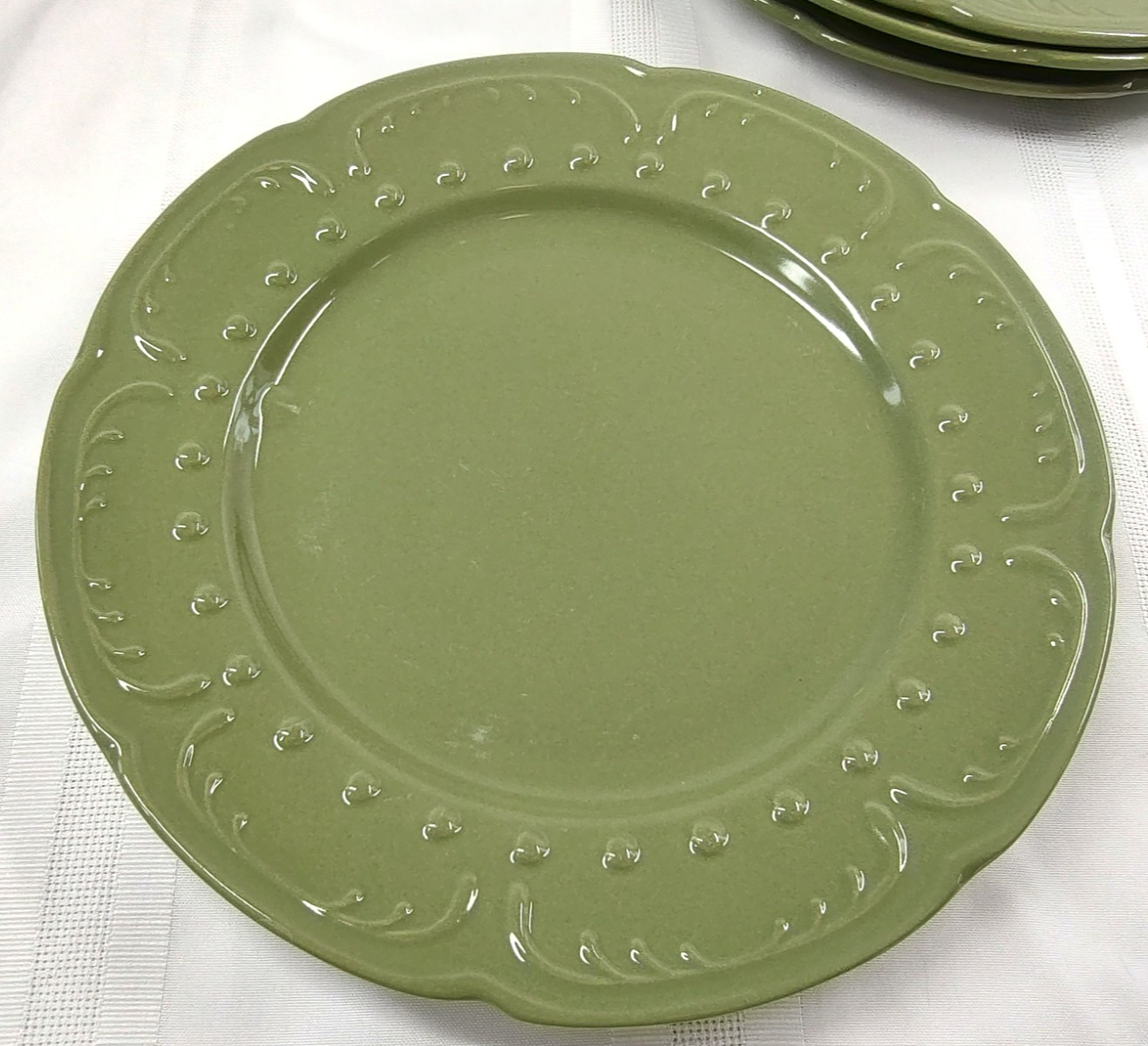 Candice Collection Dinner Plates Elegant Dining Avocado Green Embossed Lot of 4