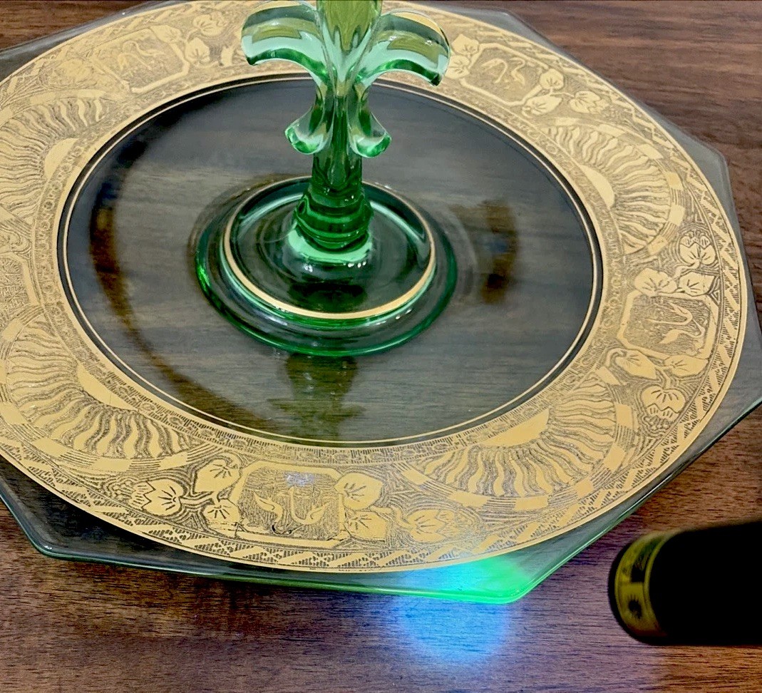 Vintage Fostoria Fleur De Lis Center Handle Glass Serving Tray 11.5″ Uv Reactive