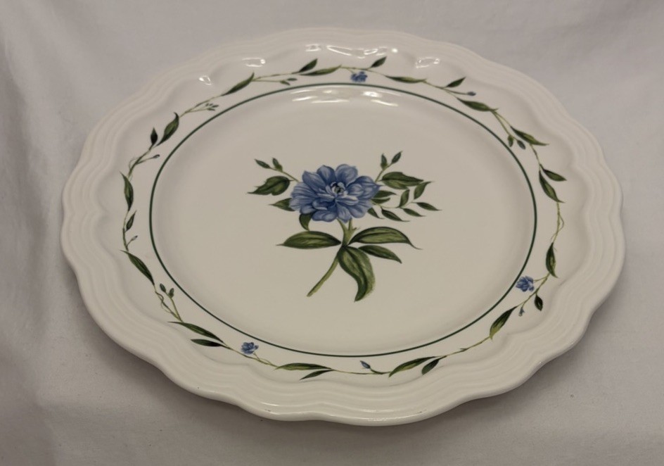 Envogue Elderose Porcelain Dinner Plates Blue Floral Scalloped Rim Set Of 4 NEW