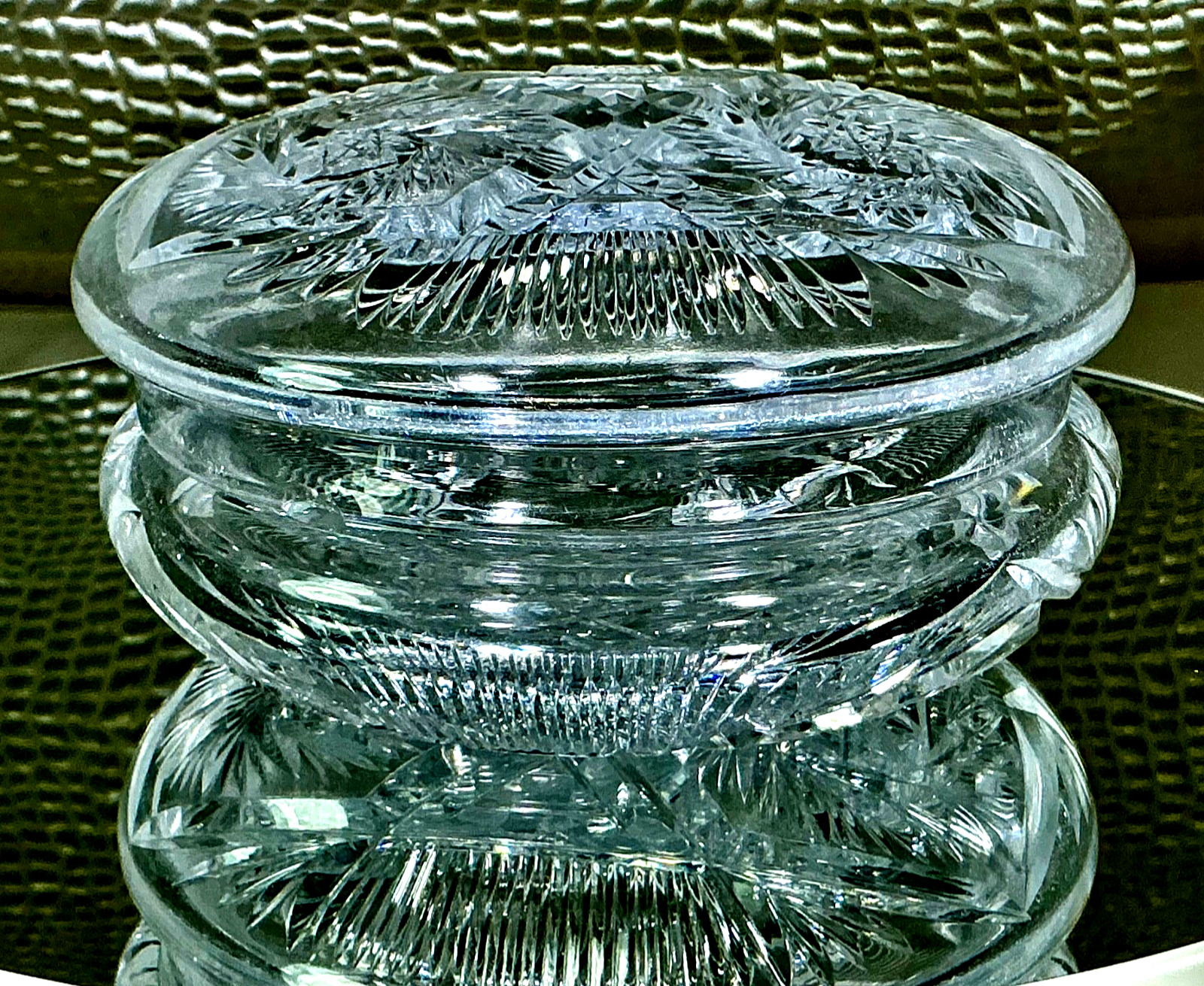American Brilliant Cut Glass Crystal Large Covered Vanity Dresser Box & Lid.