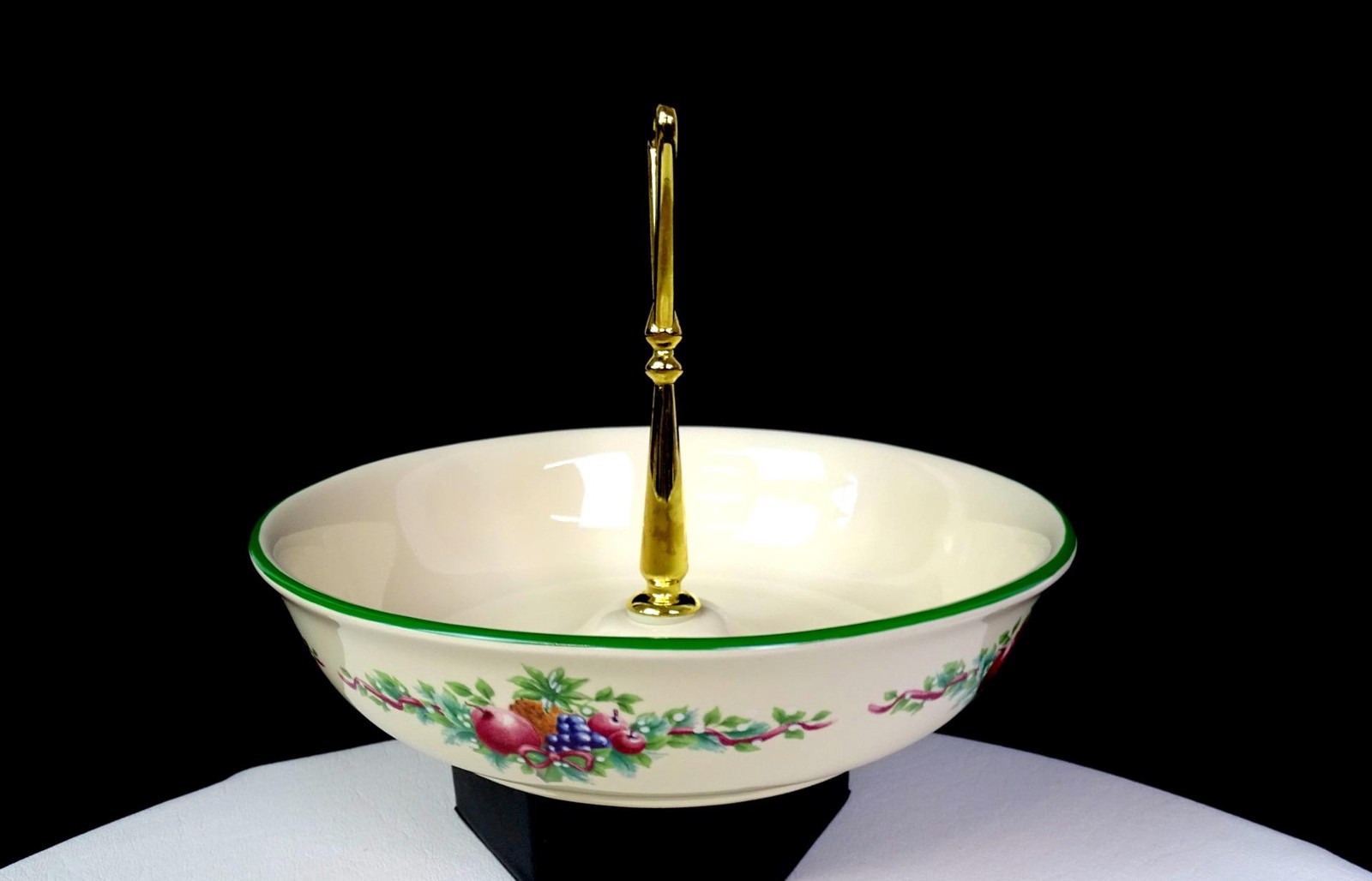 Pfaltzgraff Porcelain Holly Joy Center Handle 7 1/8″ Open Candy Dish 1994-1997