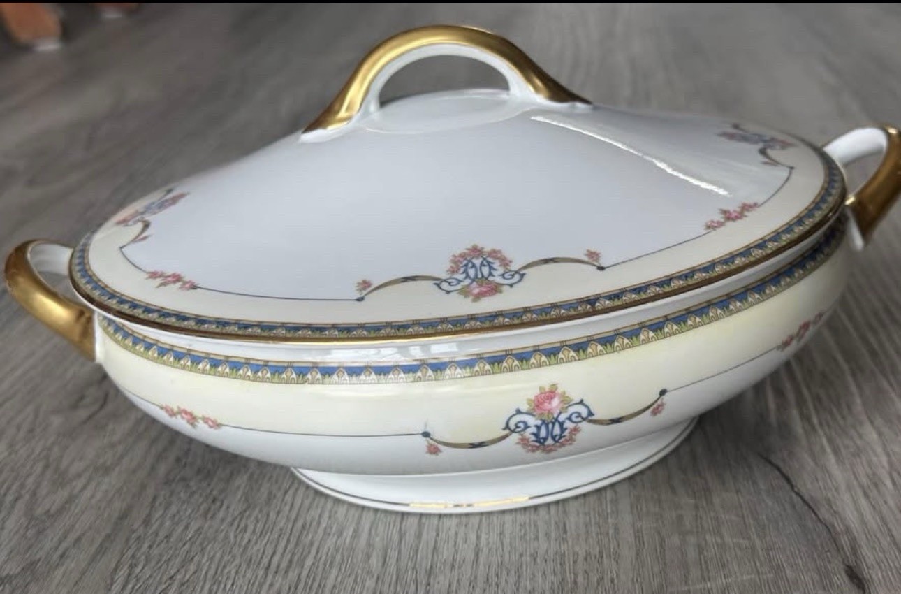 Field Porcelain Floral Oval Covered Dish w/ Handles 10in Made in Japan