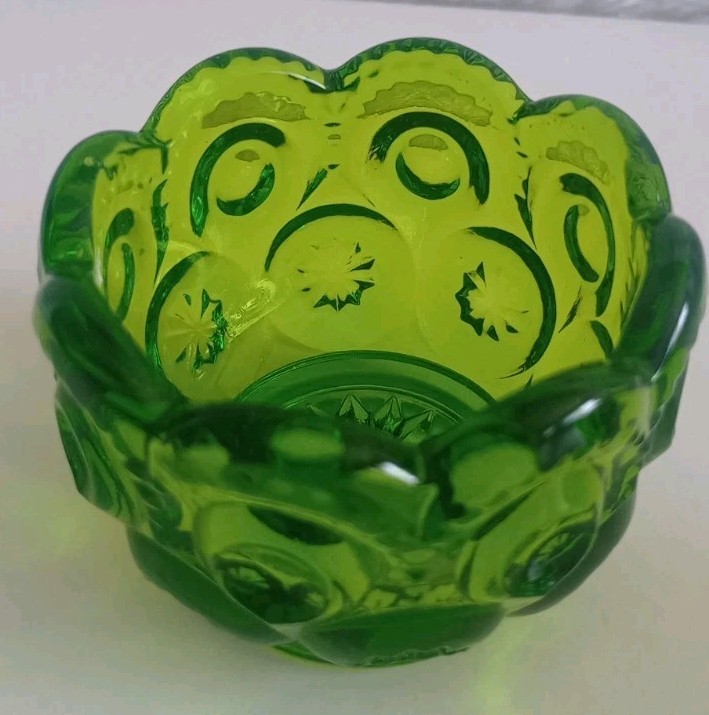 VINTAGE L E SMITH OLIVE GREEN MOON & STARS GLASS MINI BOWL SET