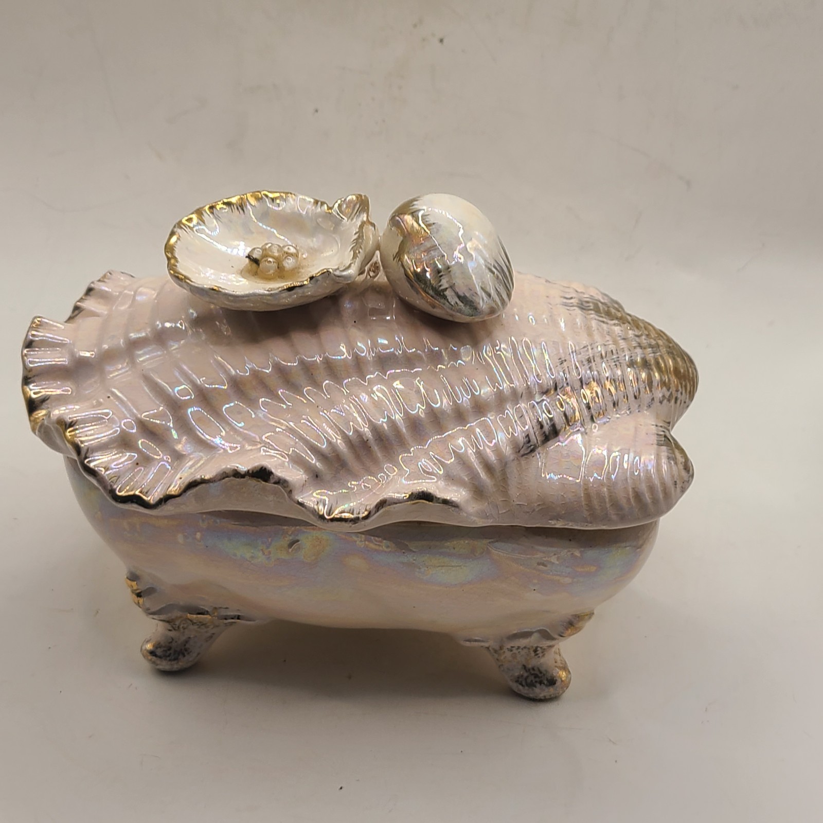 Shell lidded pink iridescent dish by Lipper and Mann. Gold trim. Japan. EUC