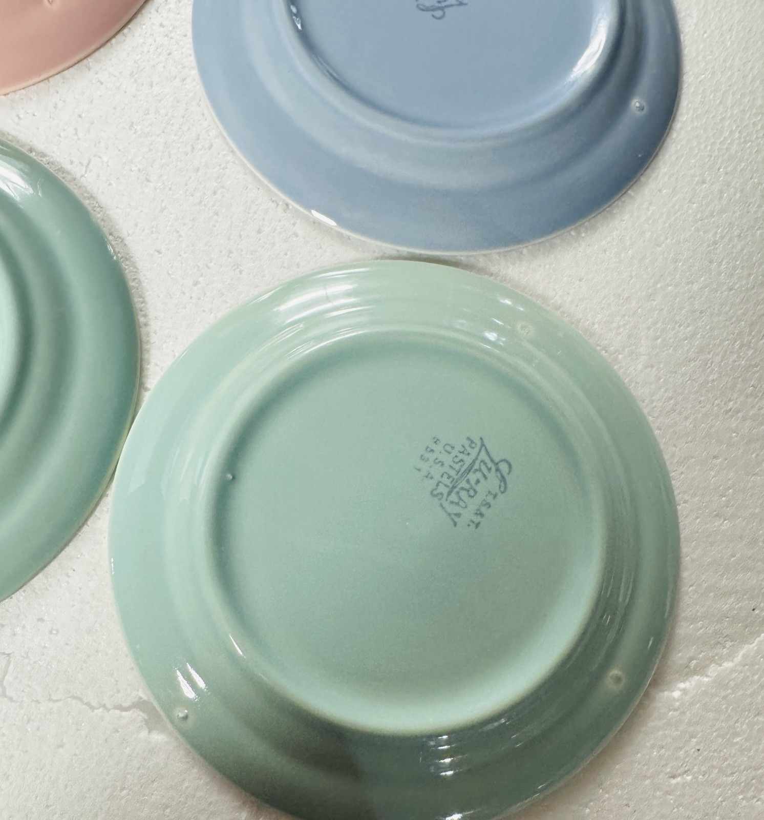 Lu Ray Pastels USA Dessert Ceramic Plates Ca 1940 Lot Of 6 – 6.25 In