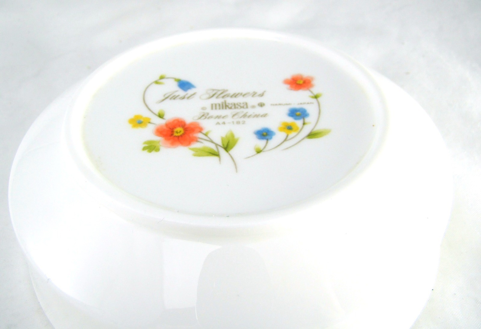 Mikasa Bone China Narumi Japan JUST FLOWERS A4-182 Fruit Dessert Bowl(s)