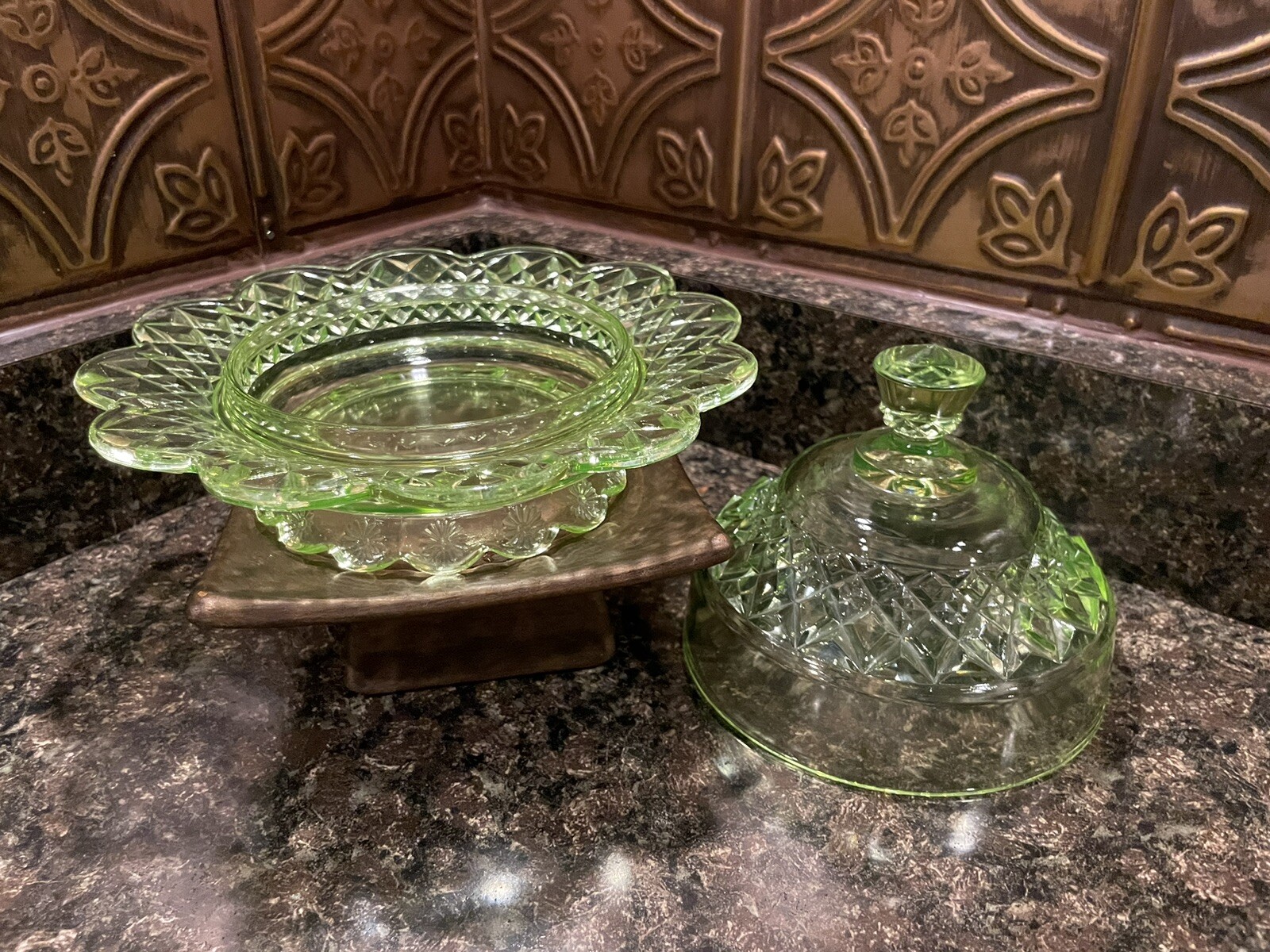 Vintage Riverside Green Vaseline Glass Petticoat Pattern Covered Bowl 30s Tested