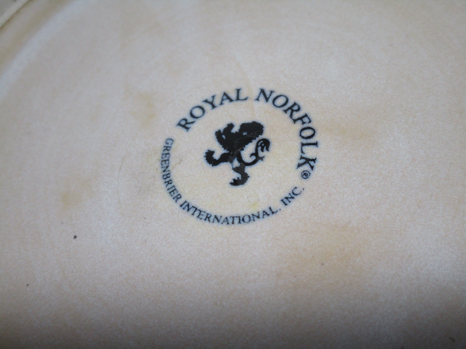 Royal Norfolk Sunburst Pattern Dinner Plate Tan Beige Color 10.75 Inch