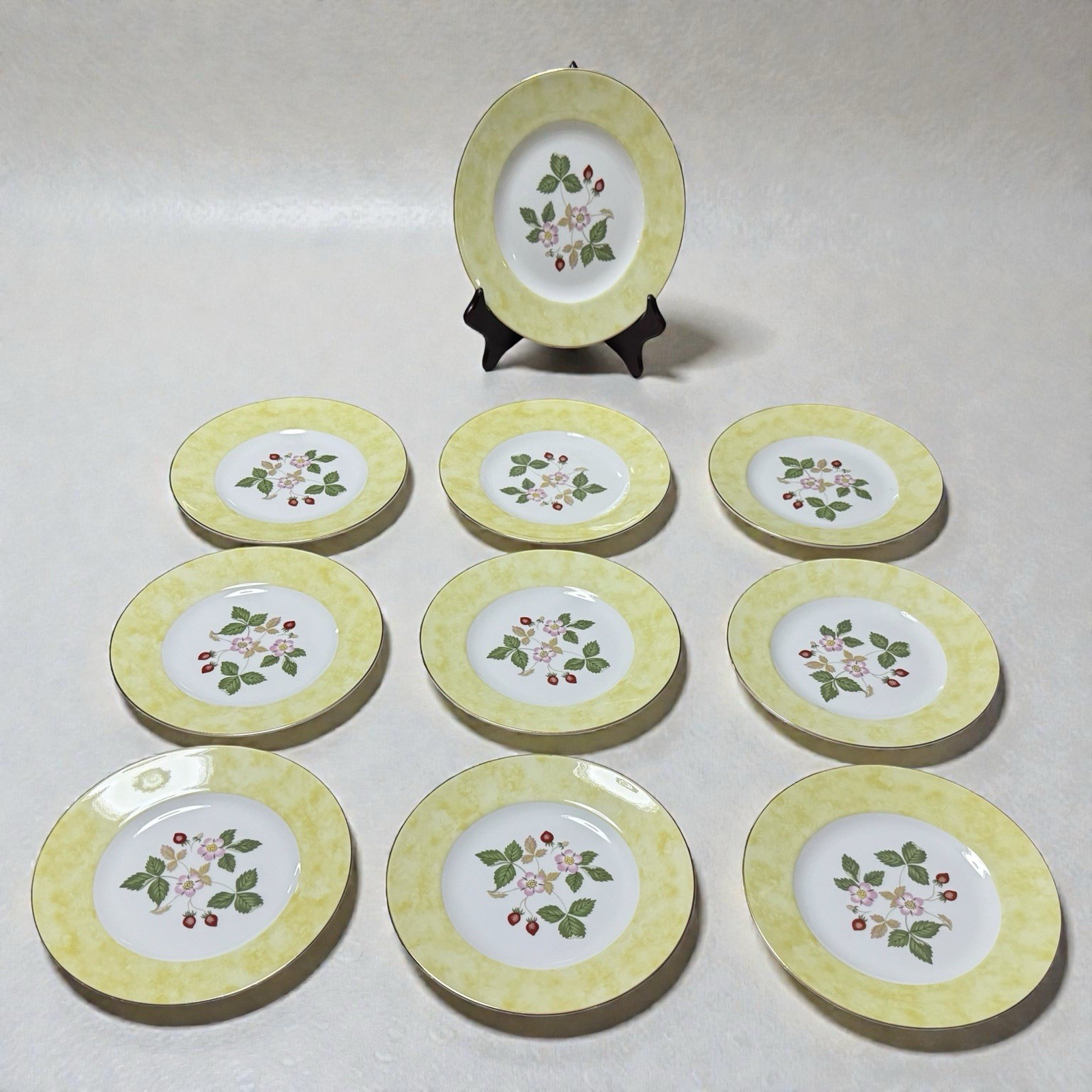 Wedgwood WILD STRAWBERRY Bone China England Yellow Border Salad Accent Plates 8″