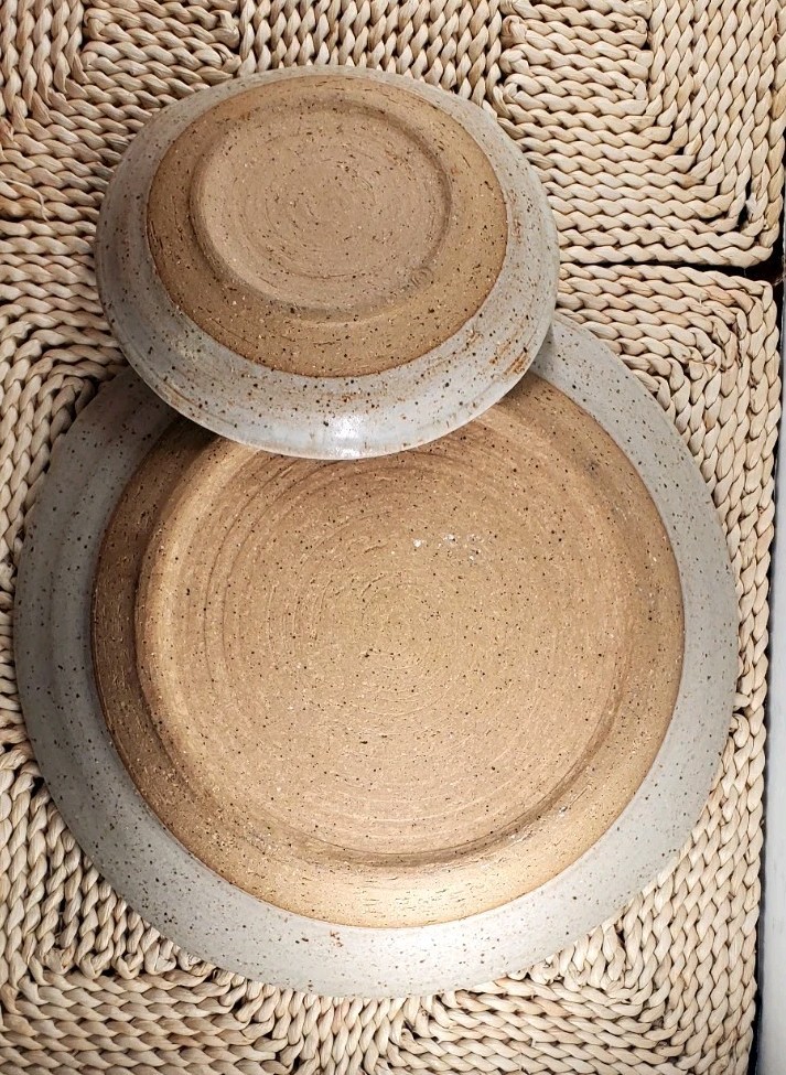 Vtg. Art Pottery Dinner & Salad Plate Tan Speckle w/Cobalt Blue Design 9½” & 5½”