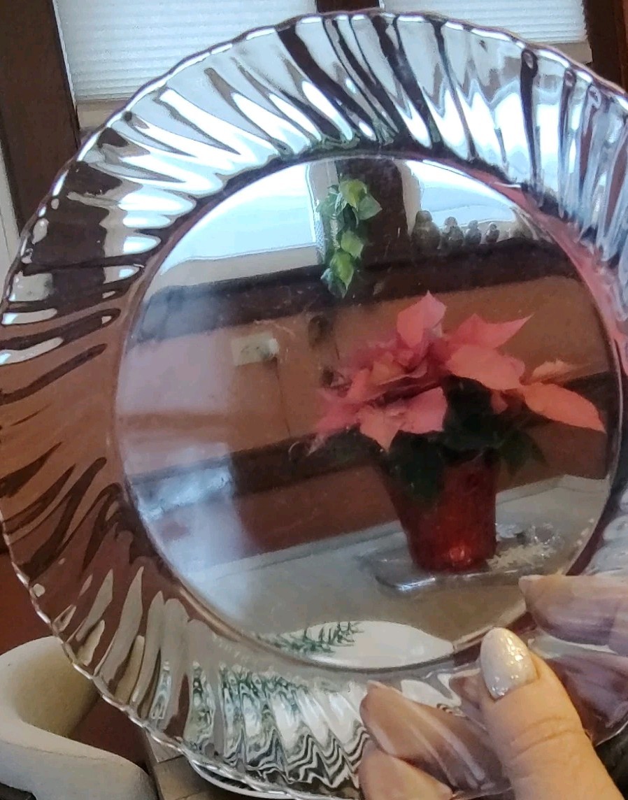 Arcoroc Clear Swirl Scalloped Glass Luncheon Plates 8 3/4 Inch Set of 11 EUC