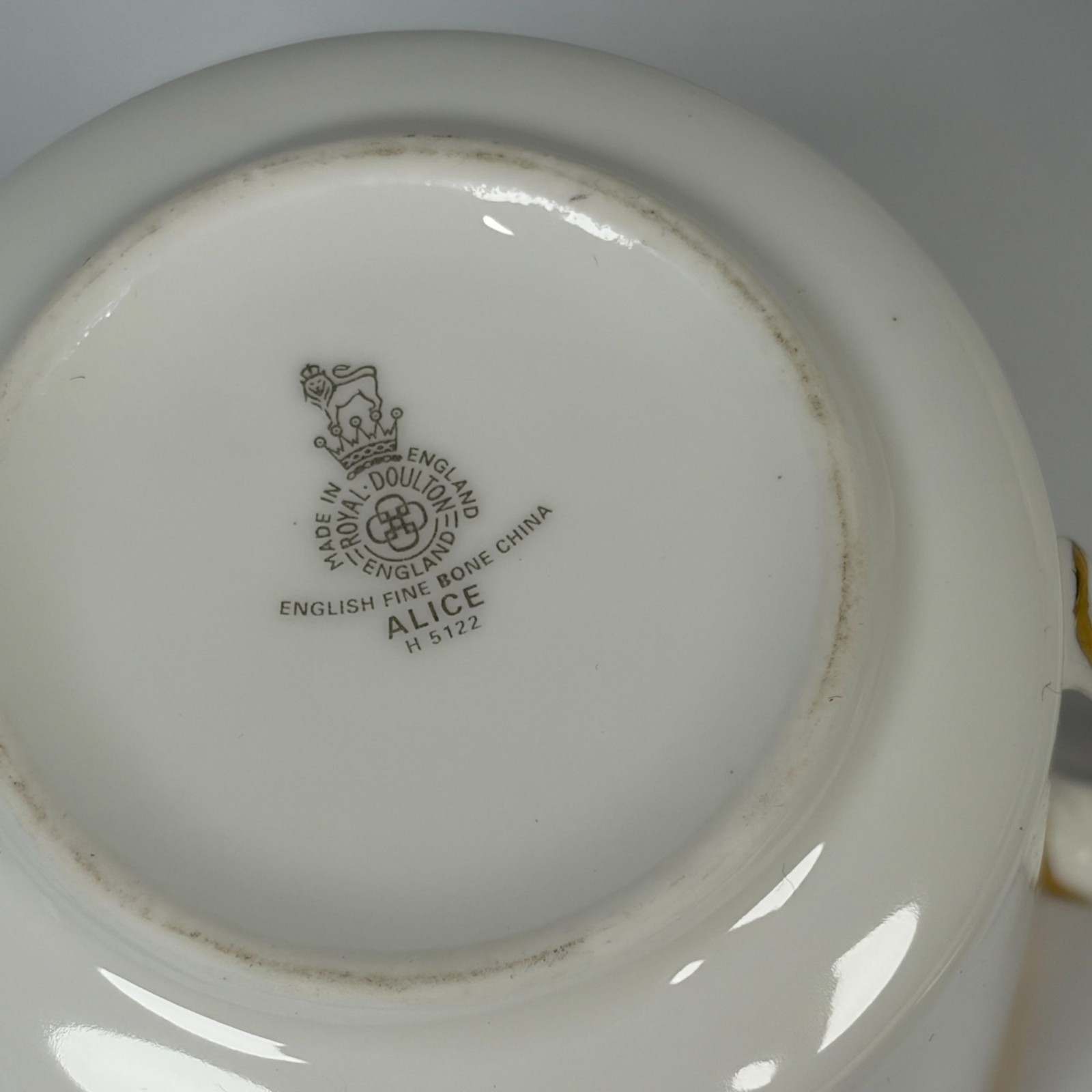 2 Royal Doulton ‘Alice’ Bone China Demitasse Cup & Saucer Sets H5122 England