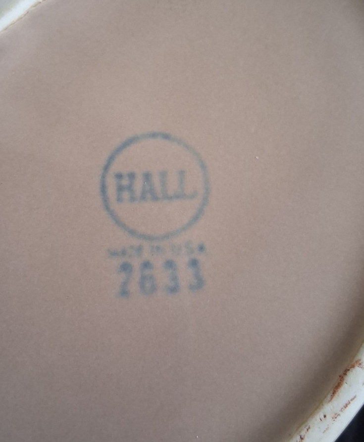 Hall 2633 Pitcher With Ice Guard Beige Art Deco 9″ USA Vintage