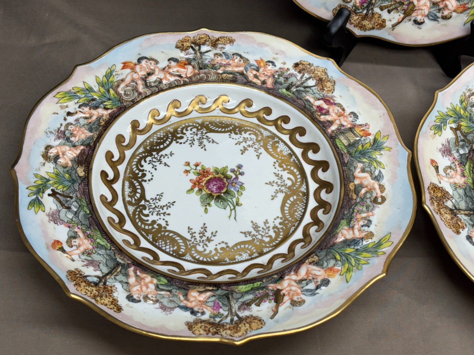 Capodimonte “CHERUBS” Antique Porcelain ~ Set of 3 ~ Dinner Plates ~ 10 1/4″
