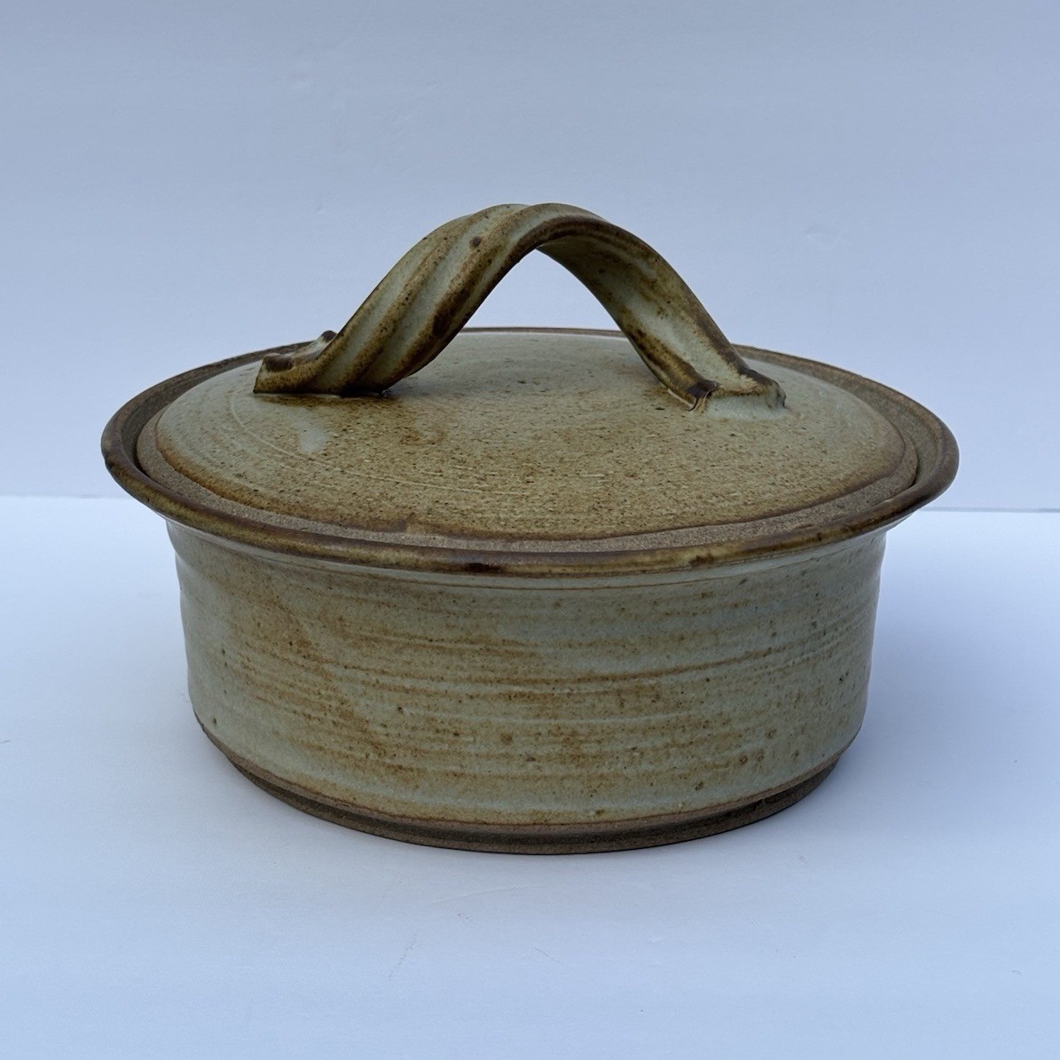 Round Stoneware Covered Casserole Dish Beige Brown Speckled Pottery Glaze