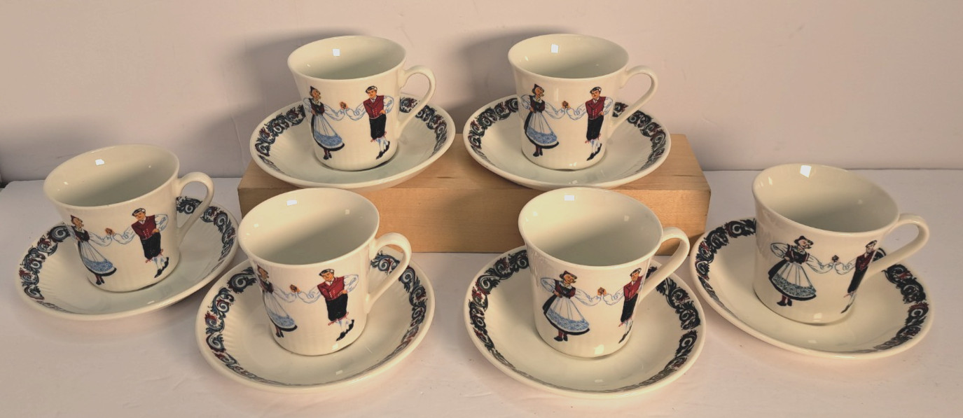 Figgjo Norway 17 Pc Set Hardanger Dancers 6 Ea Cup / Saucer 3 Salad Plate Tray +