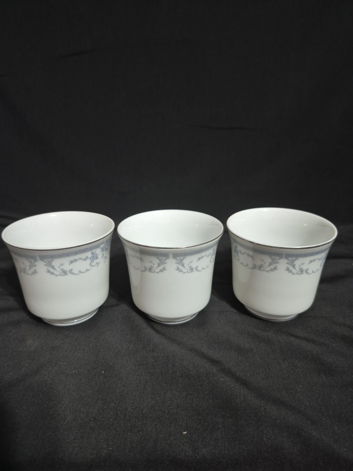 VINTAGE 1985 SHEFFIELD BLUE WHISPER CHINA TEACUP & SAUCER SET OF 3