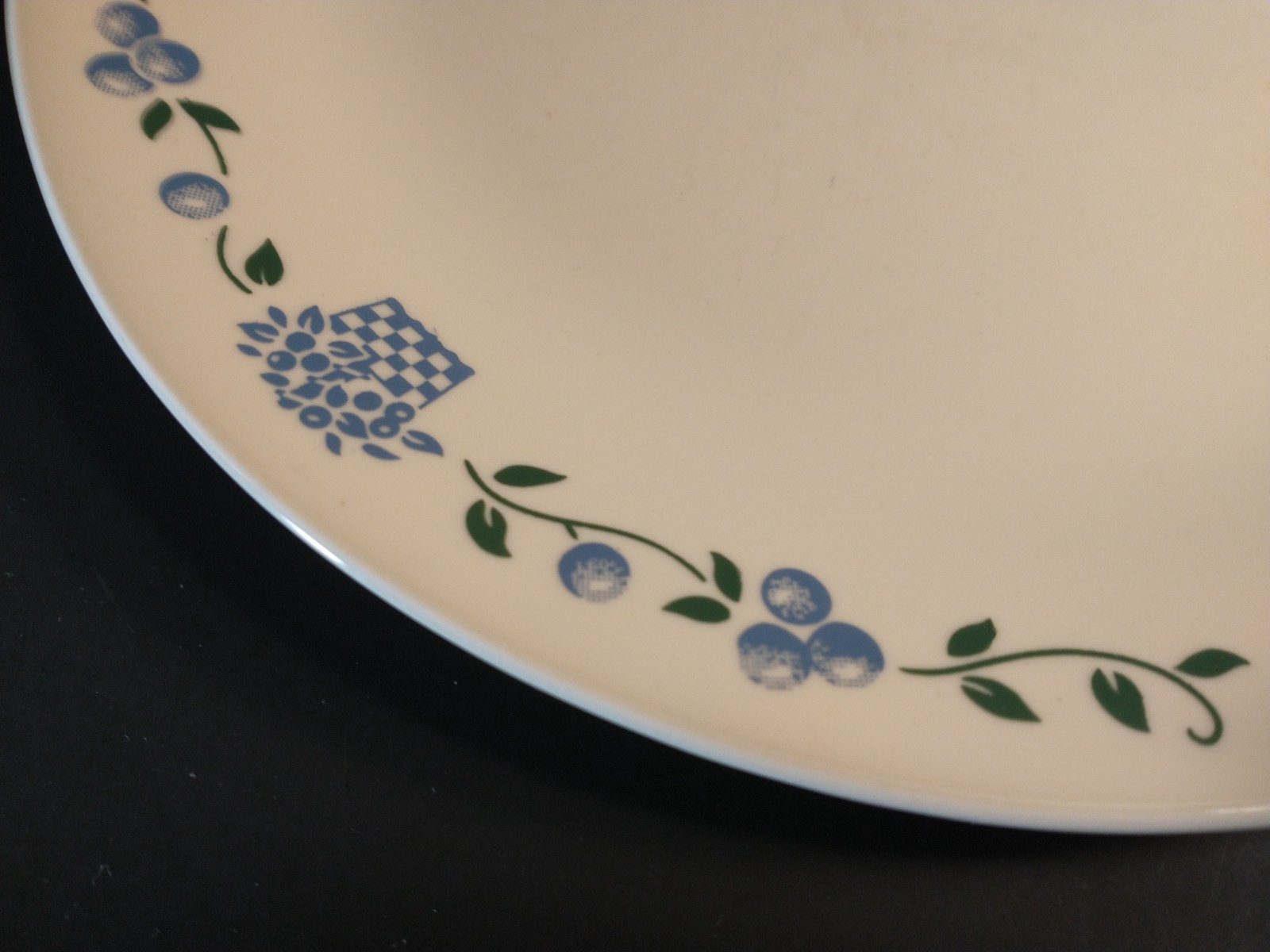 Corelle Blueberry Bouquet Dinner plate 10.25″ wide some scratching