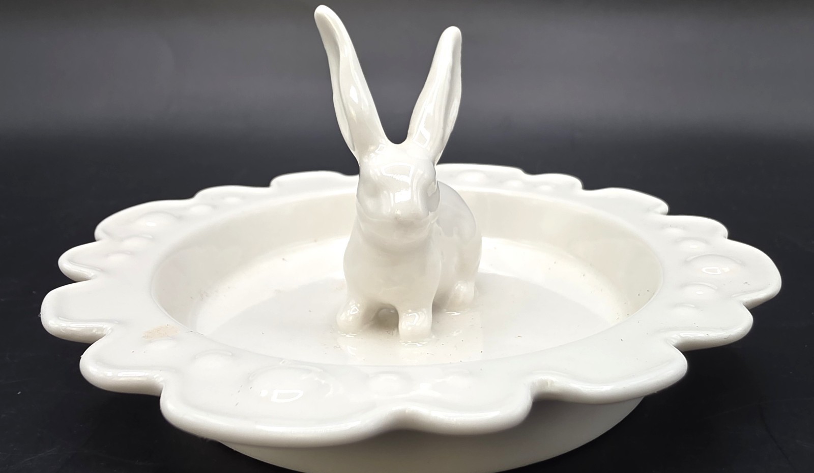 VTG White Ceramic Bunny Ring Dish Trinket Tray Easter Scalloped Edge Decor