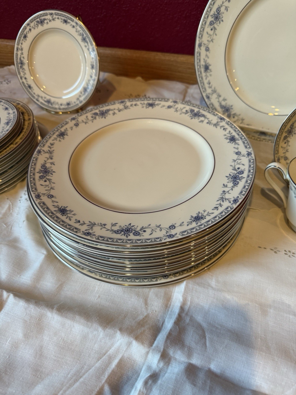 43 Piece Estate Set Bellemeade by MINTON Dinner Set; Plates, Tea Cups, Saucers