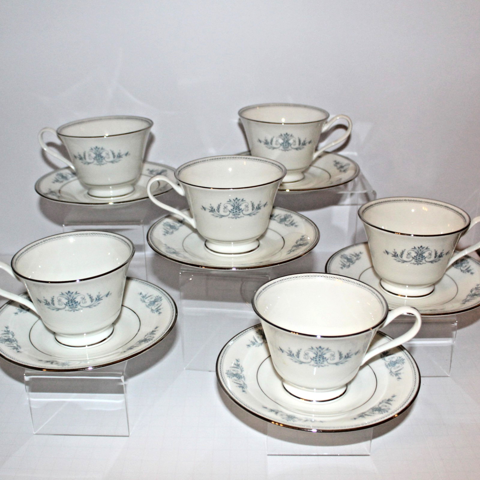 Set of 6 Vintage Oxford Bryn Mawr Bone China Cups 2 3/4″ Saucers 6″