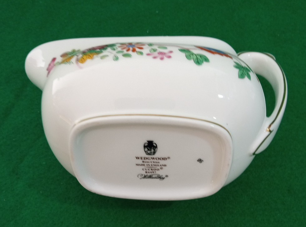 Wedgwood Cuckoo R4497 Williamsburg Bone China Gravy / Sauce Boat