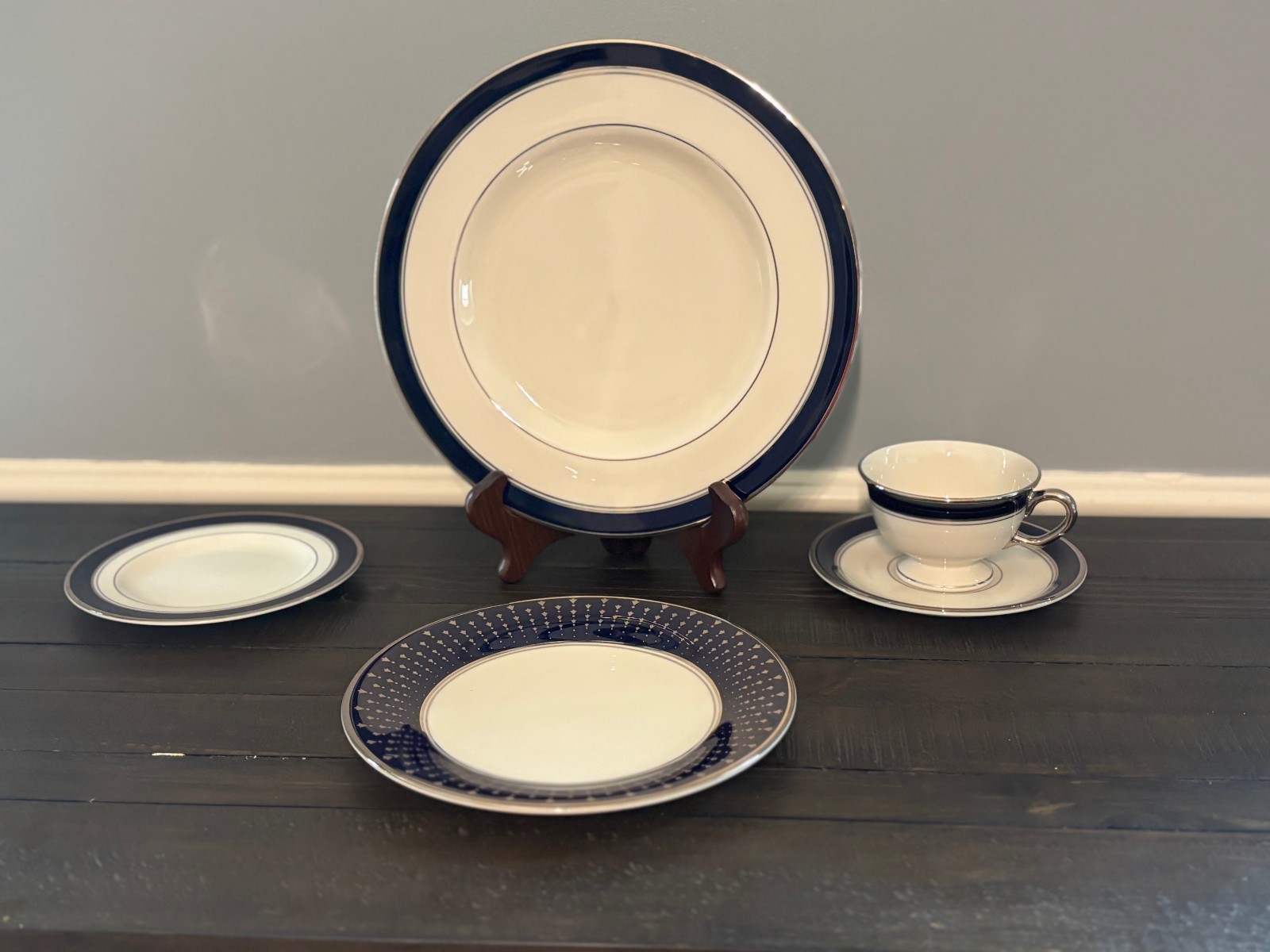Lincoln and Starburst Pickard 5-piece dinnerware set. Never Used (Discontinued)