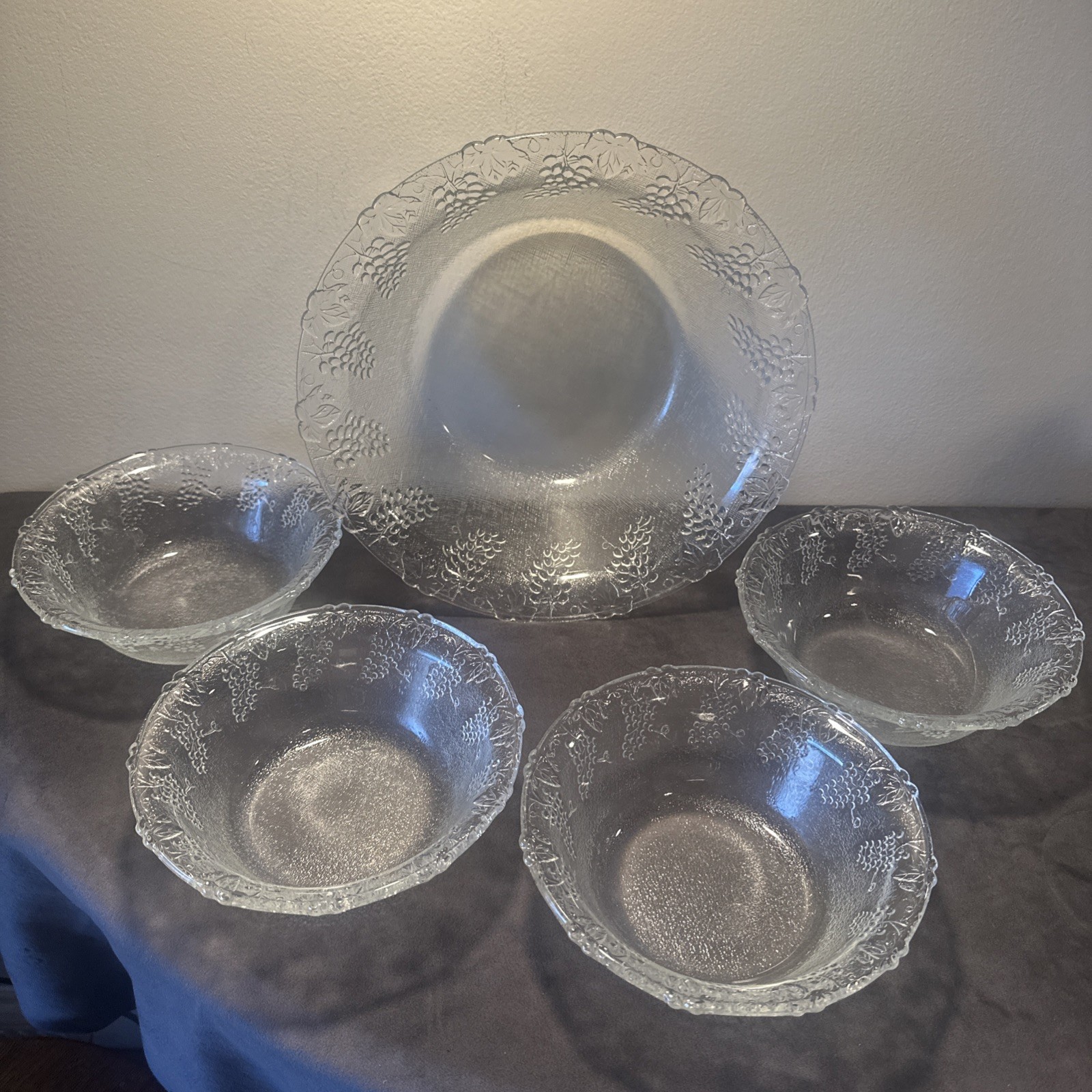 Vintage 1980’s KIG Embossed Grape Vine Glass Salad Bowl Set W/ 4 Serving Bowls
