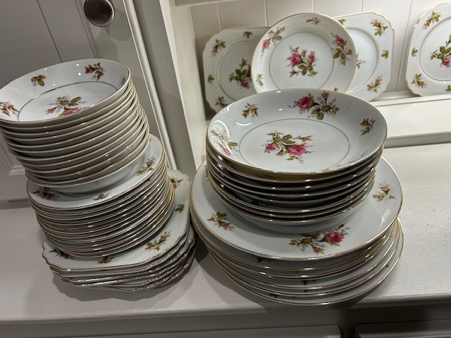 Fine China Royal Rose Set Of 94 Gold Trim Pink Rose Japan